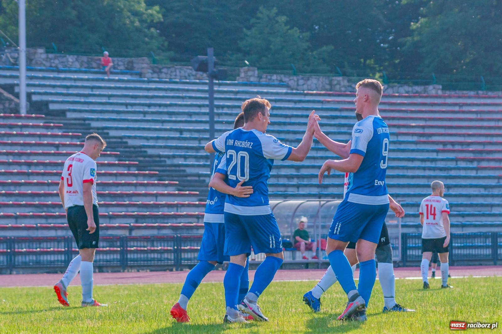 Zdjęcie w galerii na portalu naszraciborz.pl: Płomień z Połomi zgasł przy Zamkowej [FOTO] wiadomości z regionu