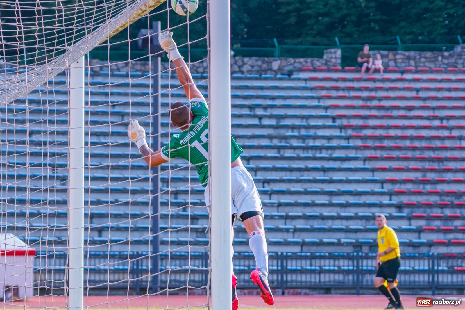 Zdjęcie w galerii na portalu naszraciborz.pl: Płomień z Połomi zgasł przy Zamkowej [FOTO] wiadomości z regionu