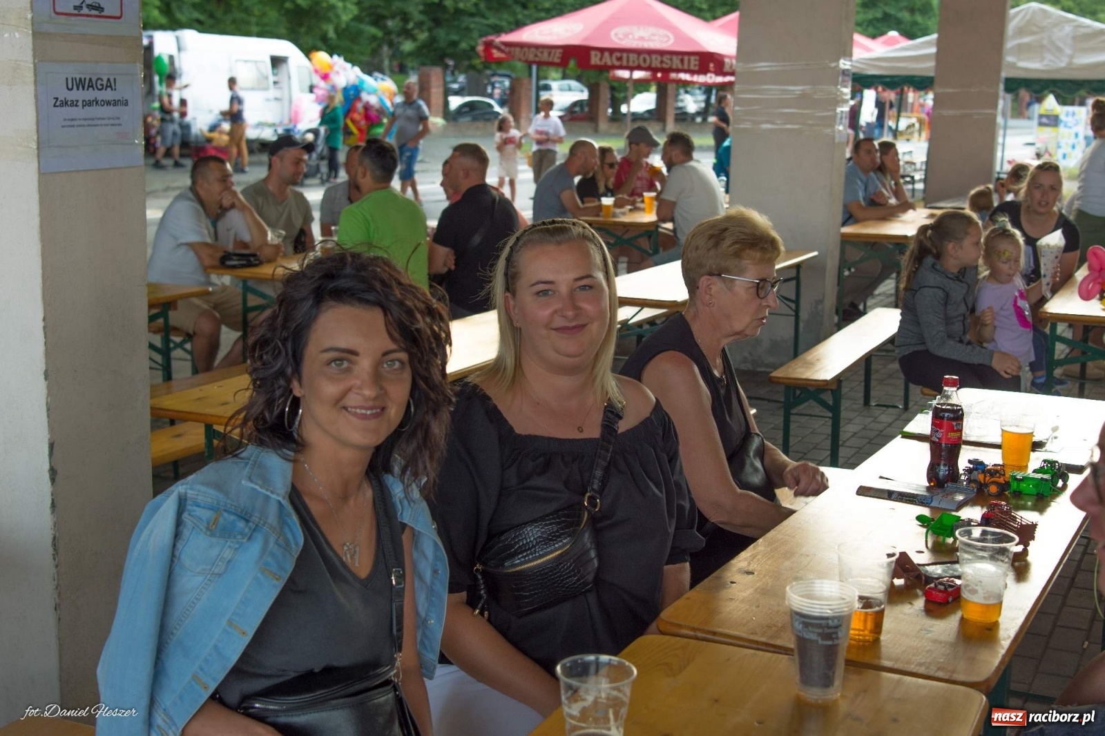 Zdjęcie w galerii na portalu naszraciborz.pl: Majka Jeżowska i laserowa rewia kolorów w Chałupkach wiadomości z regionu