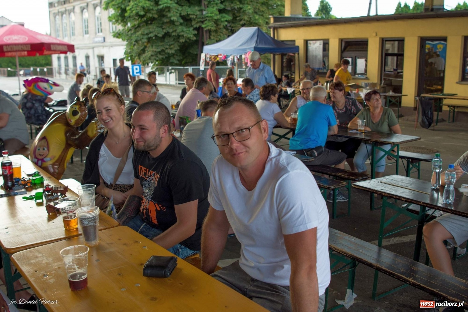 Zdjęcie w galerii na portalu naszraciborz.pl: Majka Jeżowska i laserowa rewia kolorów w Chałupkach wiadomości z regionu