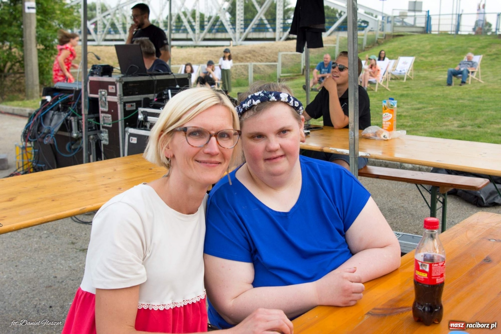 Zdjęcie w galerii na portalu naszraciborz.pl: Majka Jeżowska i laserowa rewia kolorów w Chałupkach wiadomości z regionu