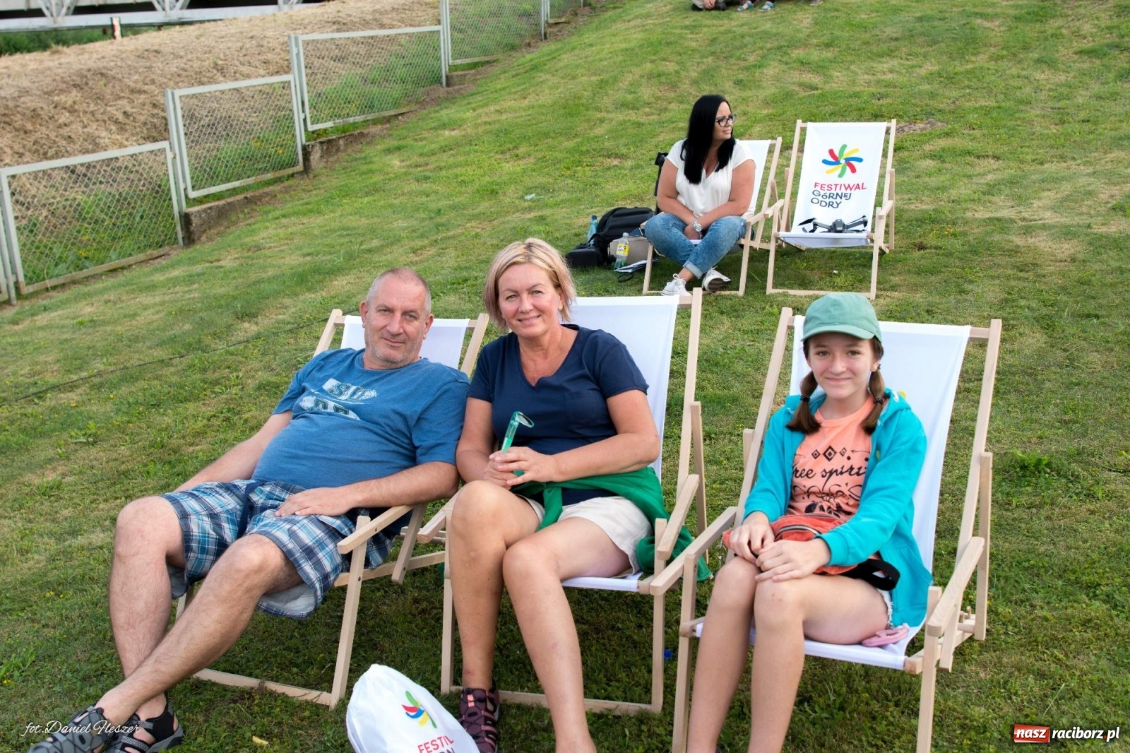 Zdjęcie w galerii na portalu naszraciborz.pl: Majka Jeżowska i laserowa rewia kolorów w Chałupkach wiadomości z regionu