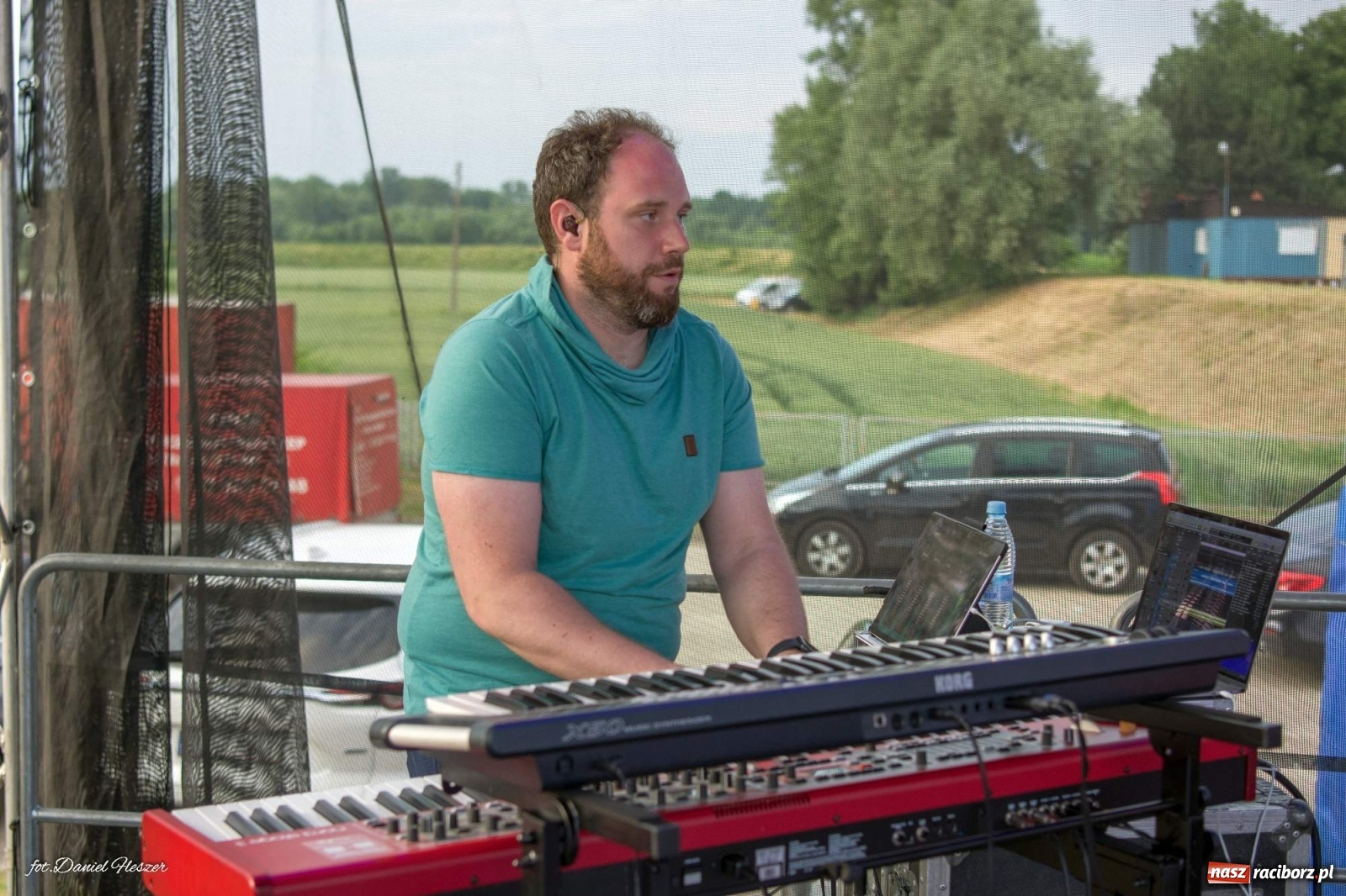 Zdjęcie w galerii na portalu naszraciborz.pl: Majka Jeżowska i laserowa rewia kolorów w Chałupkach wiadomości z regionu
