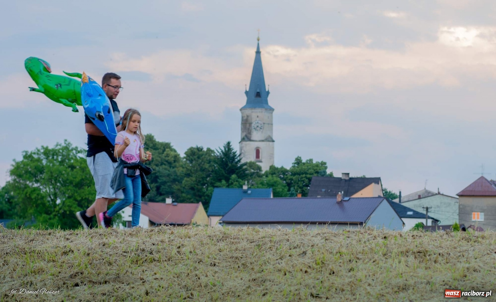 Zdjęcie w galerii na portalu naszraciborz.pl: Majka Jeżowska i laserowa rewia kolorów w Chałupkach wiadomości z regionu