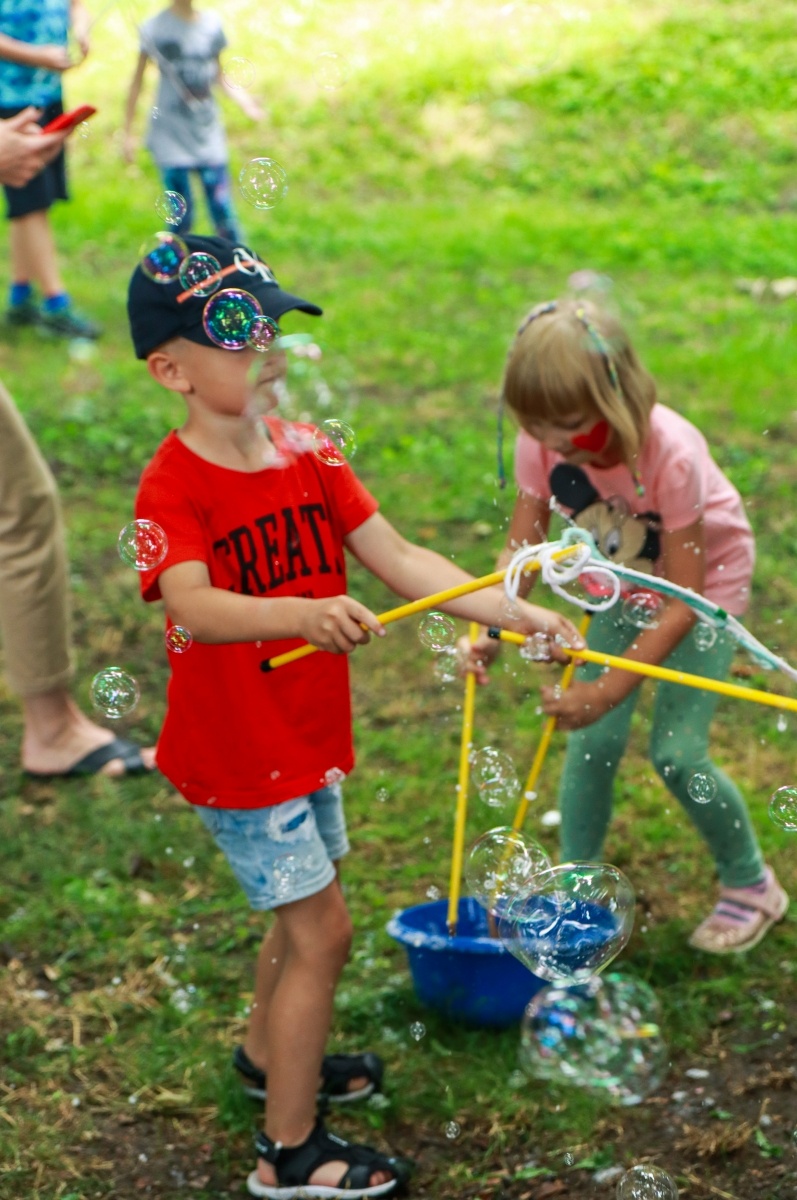Zdjęcie w galerii na portalu naszraciborz.pl: Bańki, koniki, Banana Boat i The Sunny Side. Sobota na bulwarach wiadomości z regionu