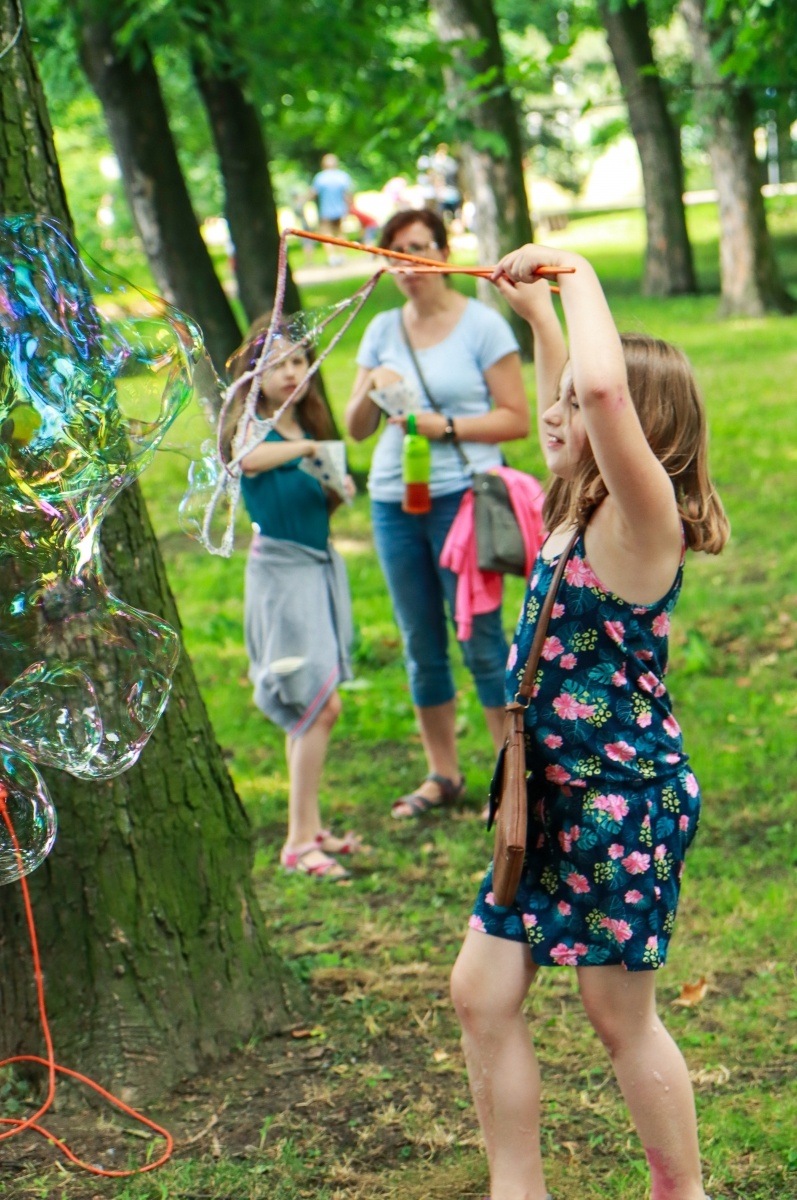 Zdjęcie w galerii na portalu naszraciborz.pl: Bańki, koniki, Banana Boat i The Sunny Side. Sobota na bulwarach wiadomości z regionu