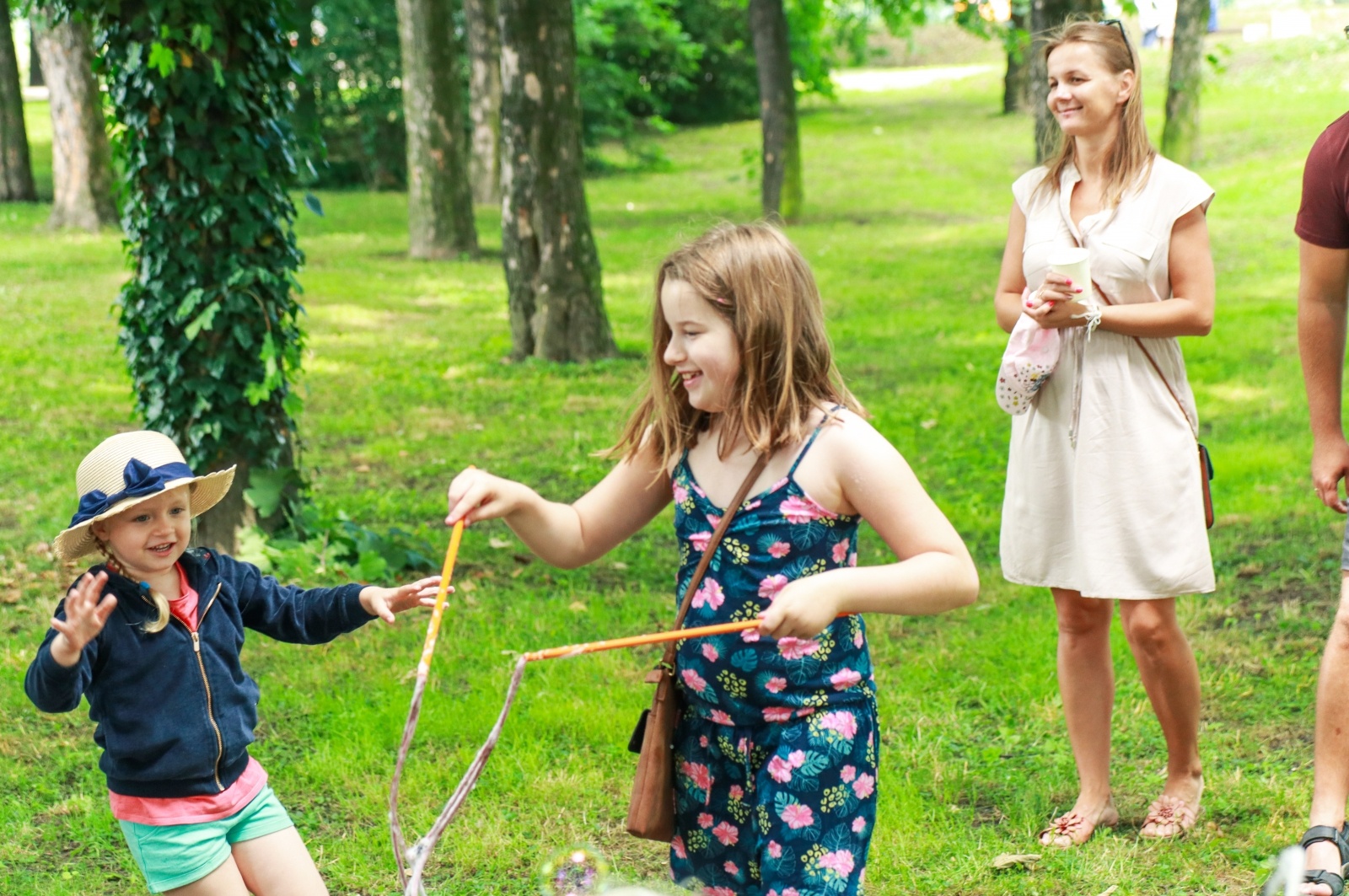 Zdjęcie w galerii na portalu naszraciborz.pl: Bańki, koniki, Banana Boat i The Sunny Side. Sobota na bulwarach wiadomości z regionu