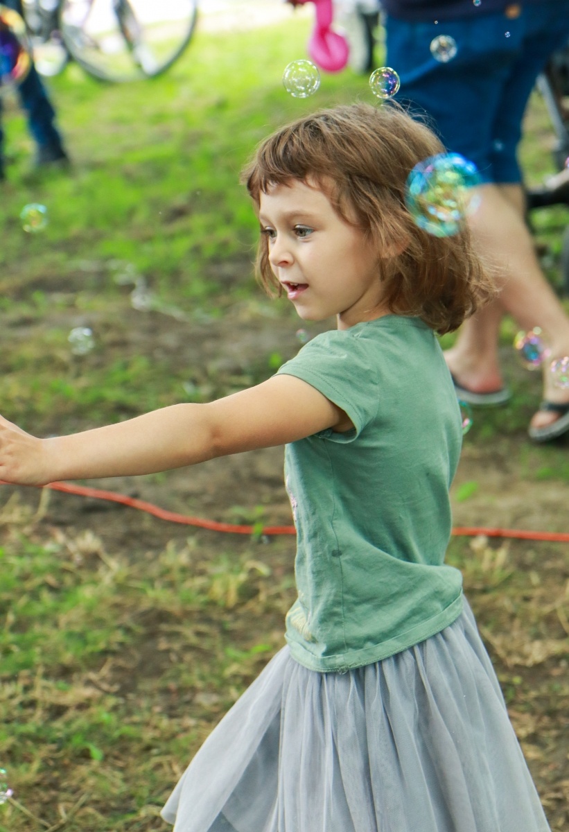 Zdjęcie w galerii na portalu naszraciborz.pl: Bańki, koniki, Banana Boat i The Sunny Side. Sobota na bulwarach wiadomości z regionu