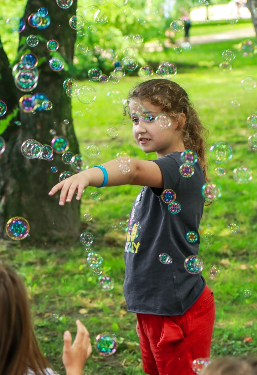 Zdjęcie w galerii na portalu naszraciborz.pl: Bańki, koniki, Banana Boat i The Sunny Side. Sobota na bulwarach wiadomości z regionu