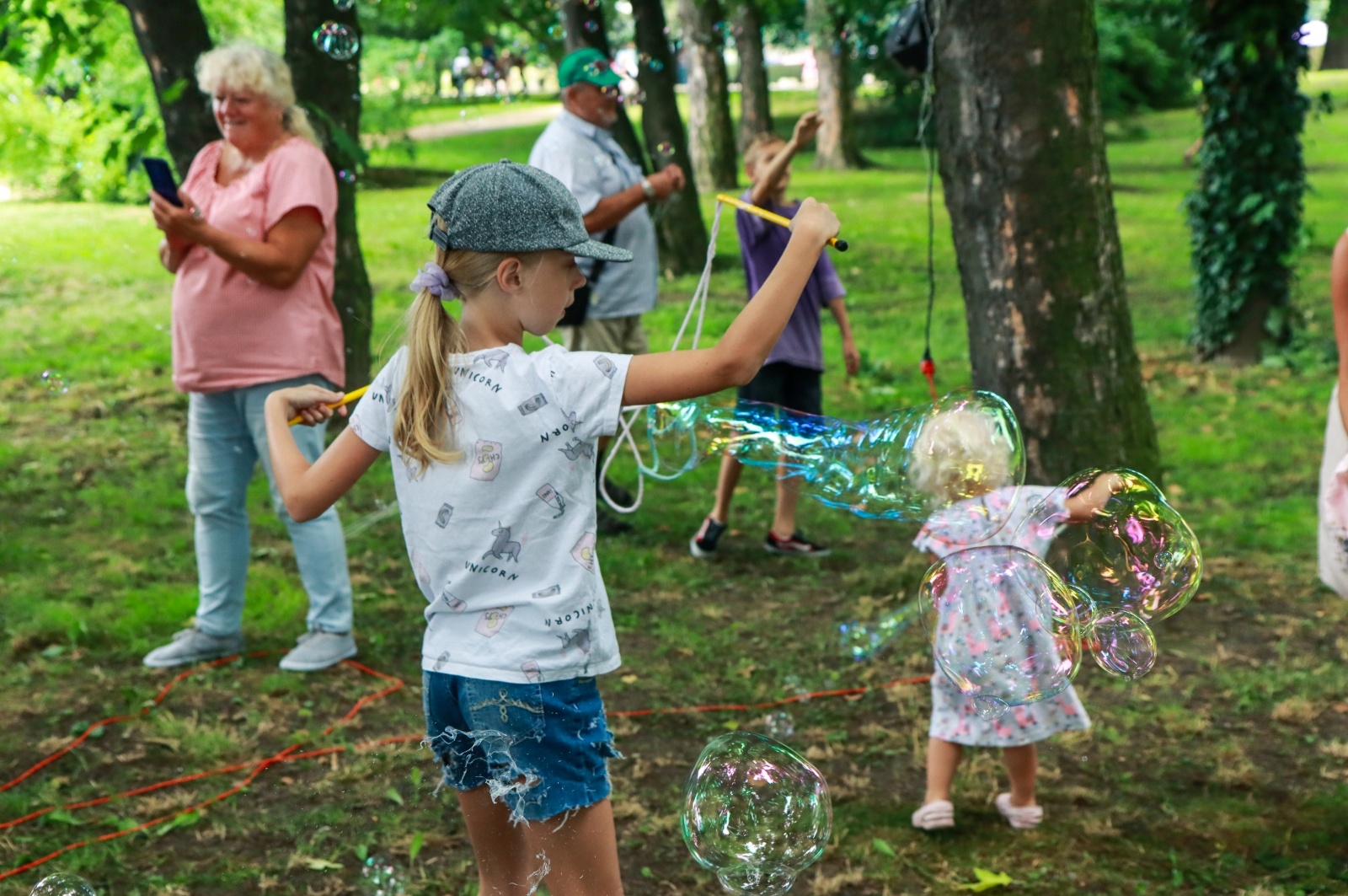 Zdjęcie w galerii na portalu naszraciborz.pl: Bańki, koniki, Banana Boat i The Sunny Side. Sobota na bulwarach wiadomości z regionu