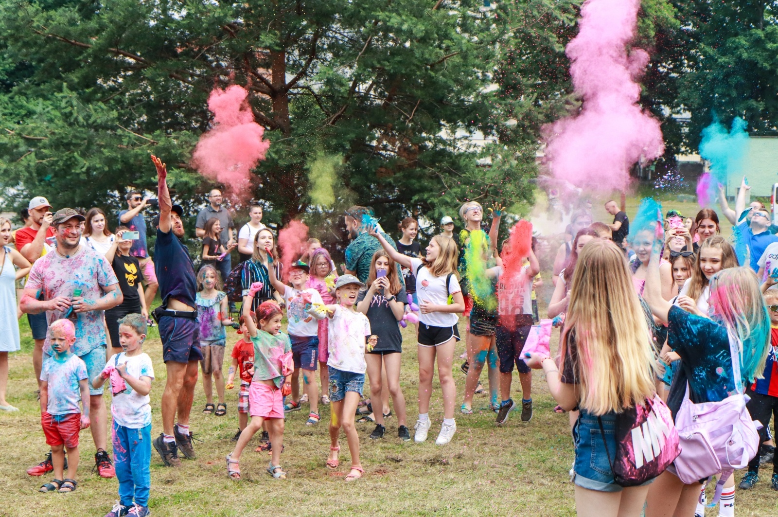 Zdjęcie w galerii na portalu naszraciborz.pl: Raciborzanie zanurkowali w kolorach. Poszukajcie się w galerii [FOTO] wiadomości z regionu