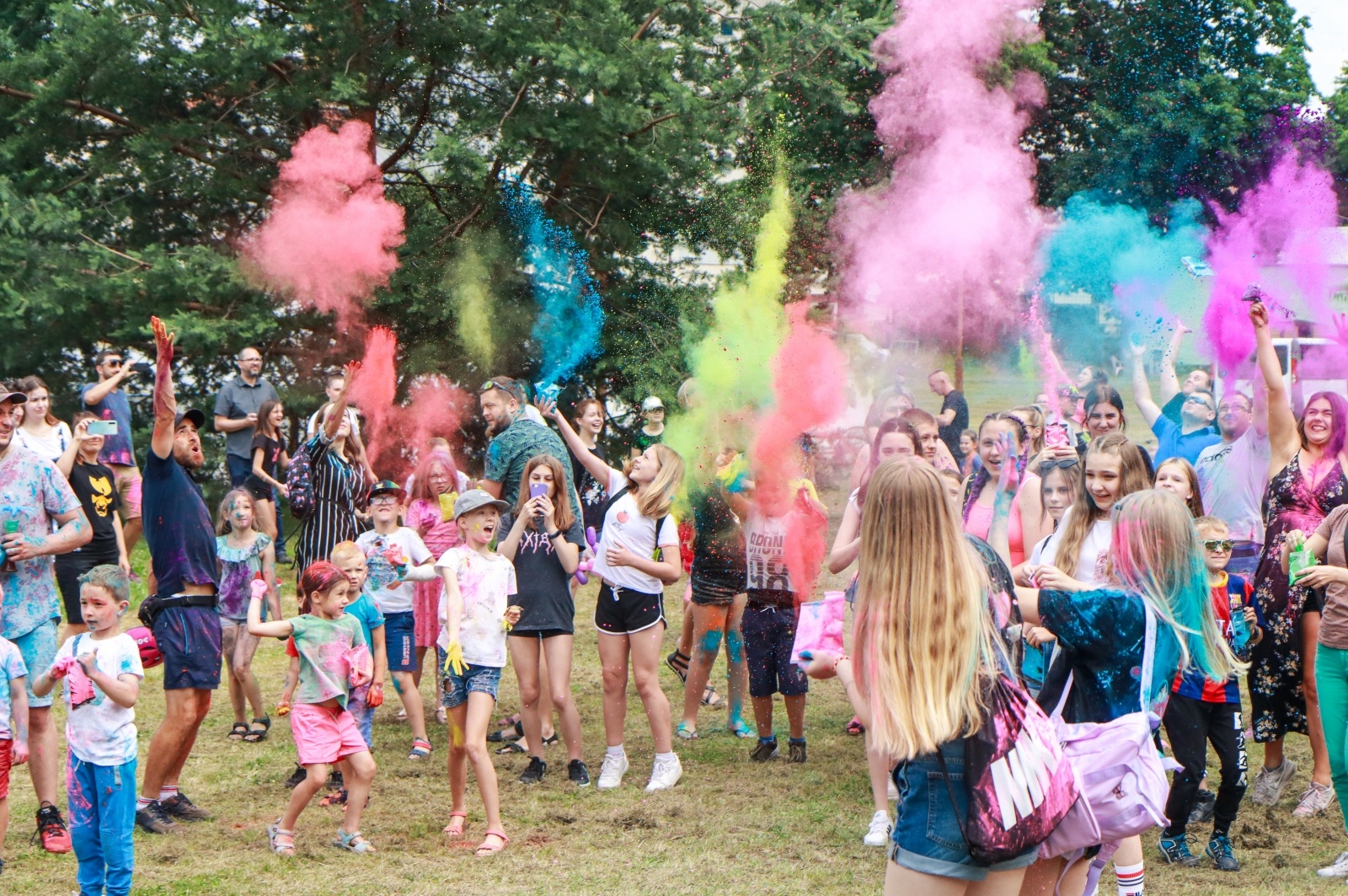 Zdjęcie w galerii na portalu naszraciborz.pl: Raciborzanie zanurkowali w kolorach. Poszukajcie się w galerii [FOTO] wiadomości z regionu