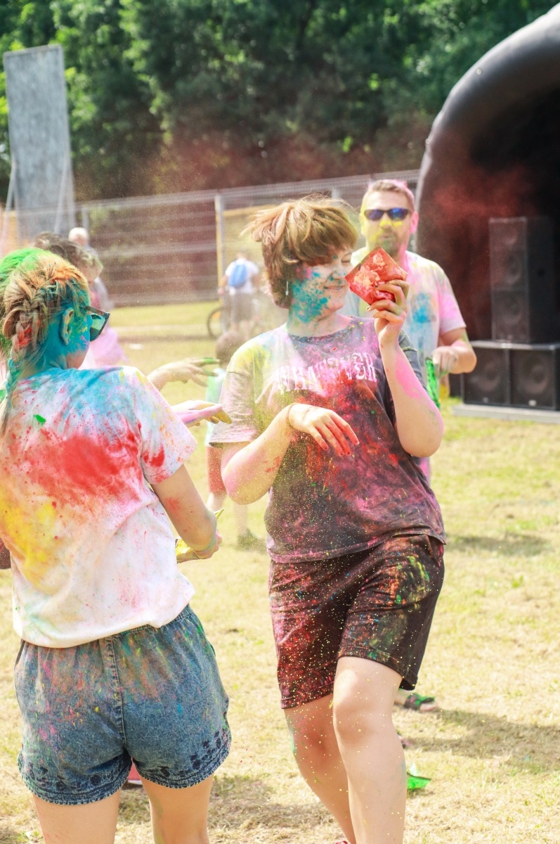 Zdjęcie w galerii na portalu naszraciborz.pl: Raciborzanie zanurkowali w kolorach. Poszukajcie się w galerii [FOTO] wiadomości z regionu