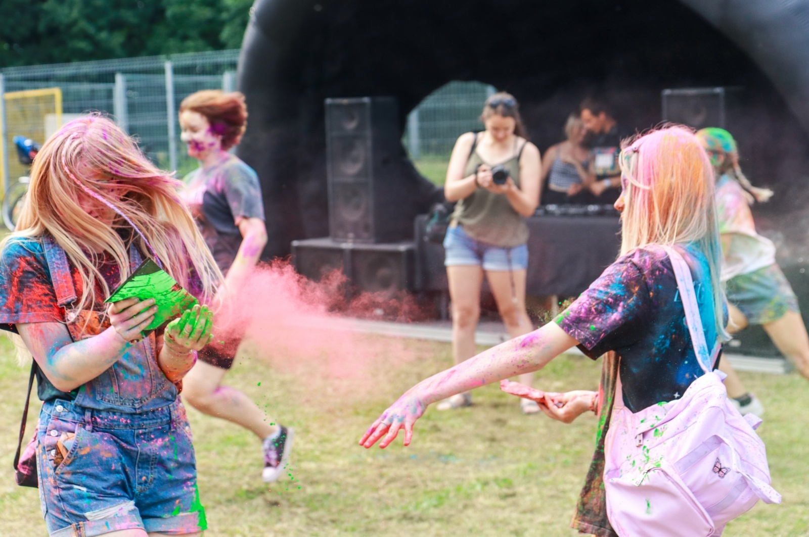 Zdjęcie w galerii na portalu naszraciborz.pl: Raciborzanie zanurkowali w kolorach. Poszukajcie się w galerii [FOTO] wiadomości z regionu
