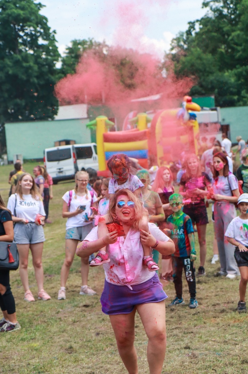 Zdjęcie w galerii na portalu naszraciborz.pl: Raciborzanie zanurkowali w kolorach. Poszukajcie się w galerii [FOTO] wiadomości z regionu