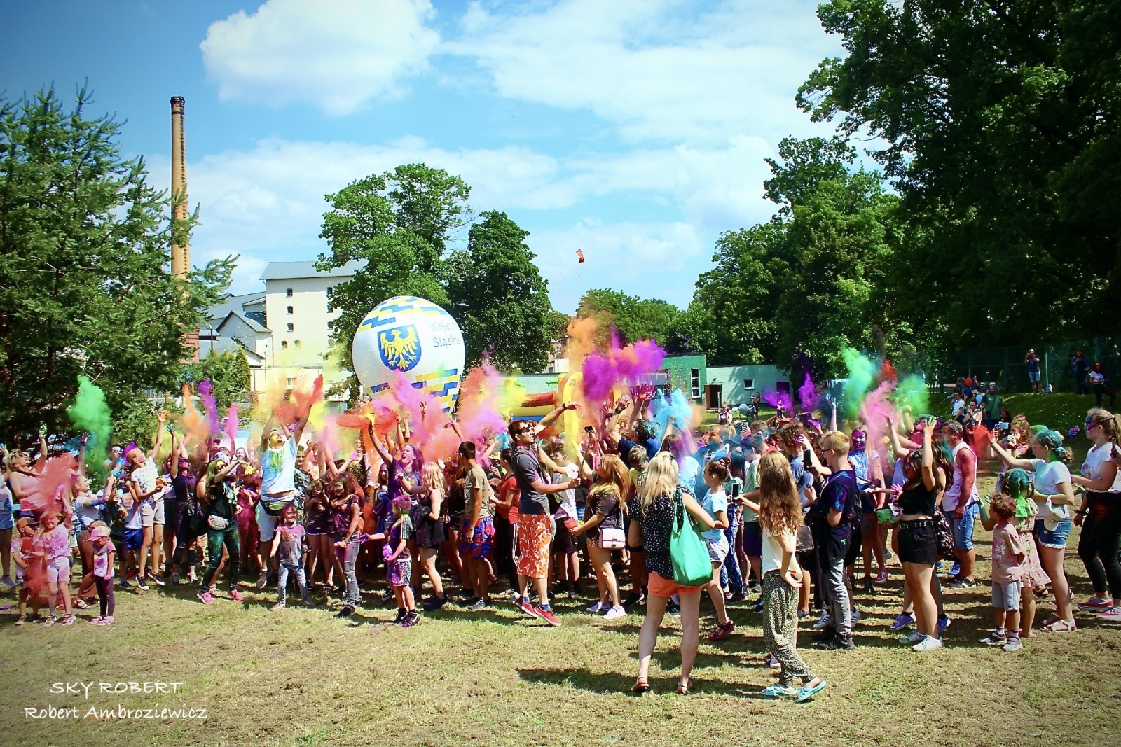 Zdjęcie w galerii na portalu naszraciborz.pl: Raciborzanie zanurkowali w kolorach. Poszukajcie się w galerii [FOTO] wiadomości z regionu
