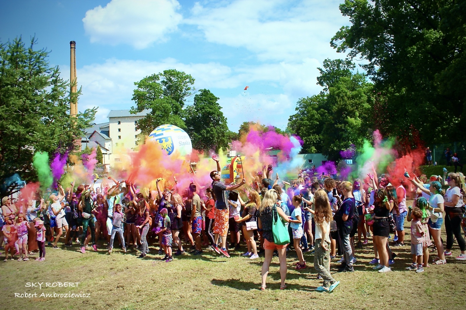 Zdjęcie w galerii na portalu naszraciborz.pl: Raciborzanie zanurkowali w kolorach. Poszukajcie się w galerii [FOTO] wiadomości z regionu
