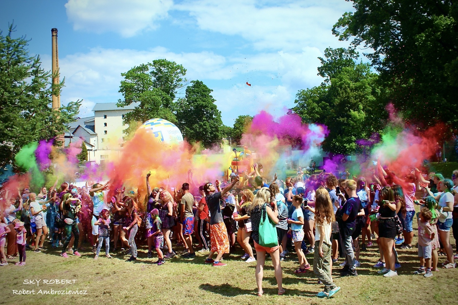 Zdjęcie w galerii na portalu naszraciborz.pl: Raciborzanie zanurkowali w kolorach. Poszukajcie się w galerii [FOTO] wiadomości z regionu