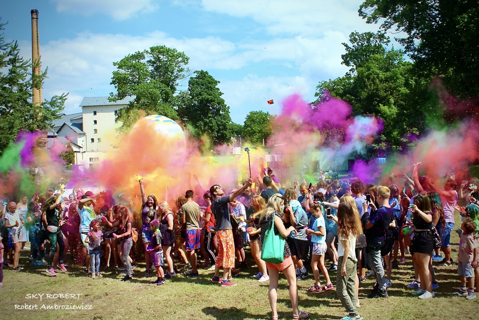 Zdjęcie w galerii na portalu naszraciborz.pl: Raciborzanie zanurkowali w kolorach. Poszukajcie się w galerii [FOTO] wiadomości z regionu