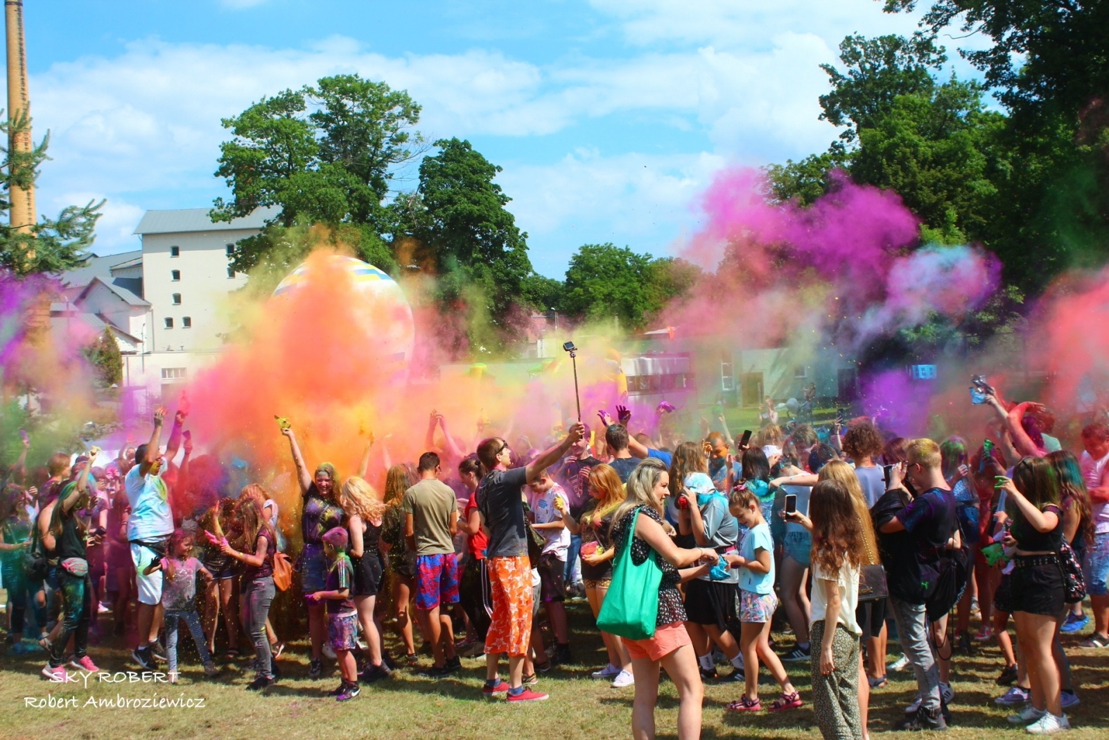 Zdjęcie w galerii na portalu naszraciborz.pl: Raciborzanie zanurkowali w kolorach. Poszukajcie się w galerii [FOTO] wiadomości z regionu