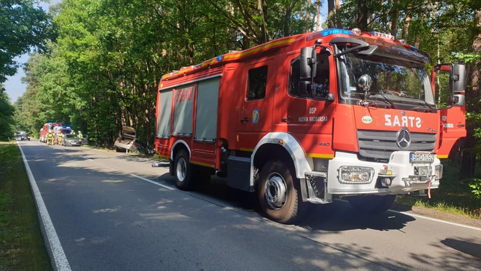 Zdjęcie w galerii na portalu naszraciborz.pl: BMW wypadło z drogi Kuźnia Raciborska-Ruda Kozielska wiadomości z regionu