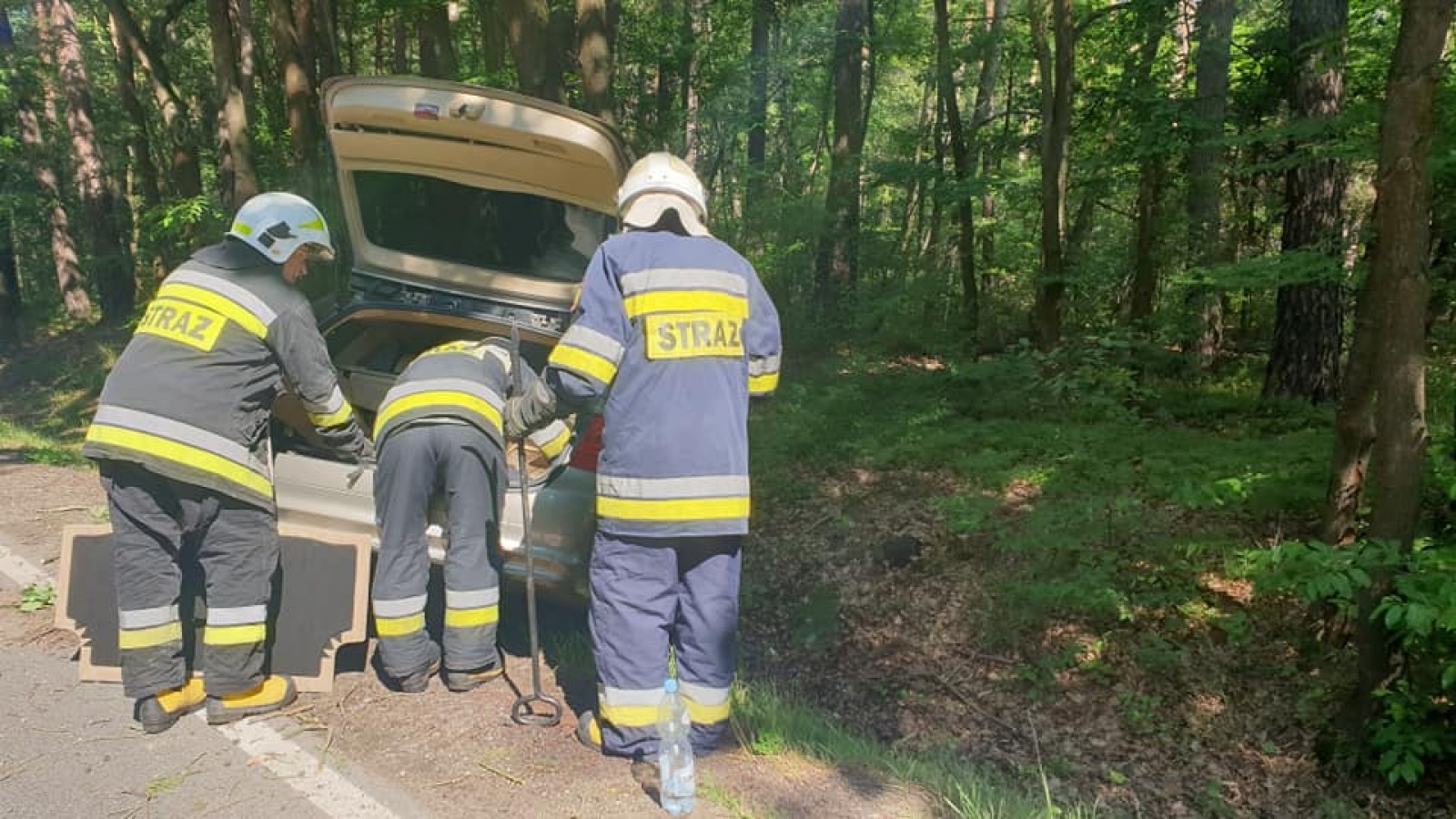 Zdjęcie w galerii na portalu naszraciborz.pl: BMW wypadło z drogi Kuźnia Raciborska-Ruda Kozielska wiadomości z regionu