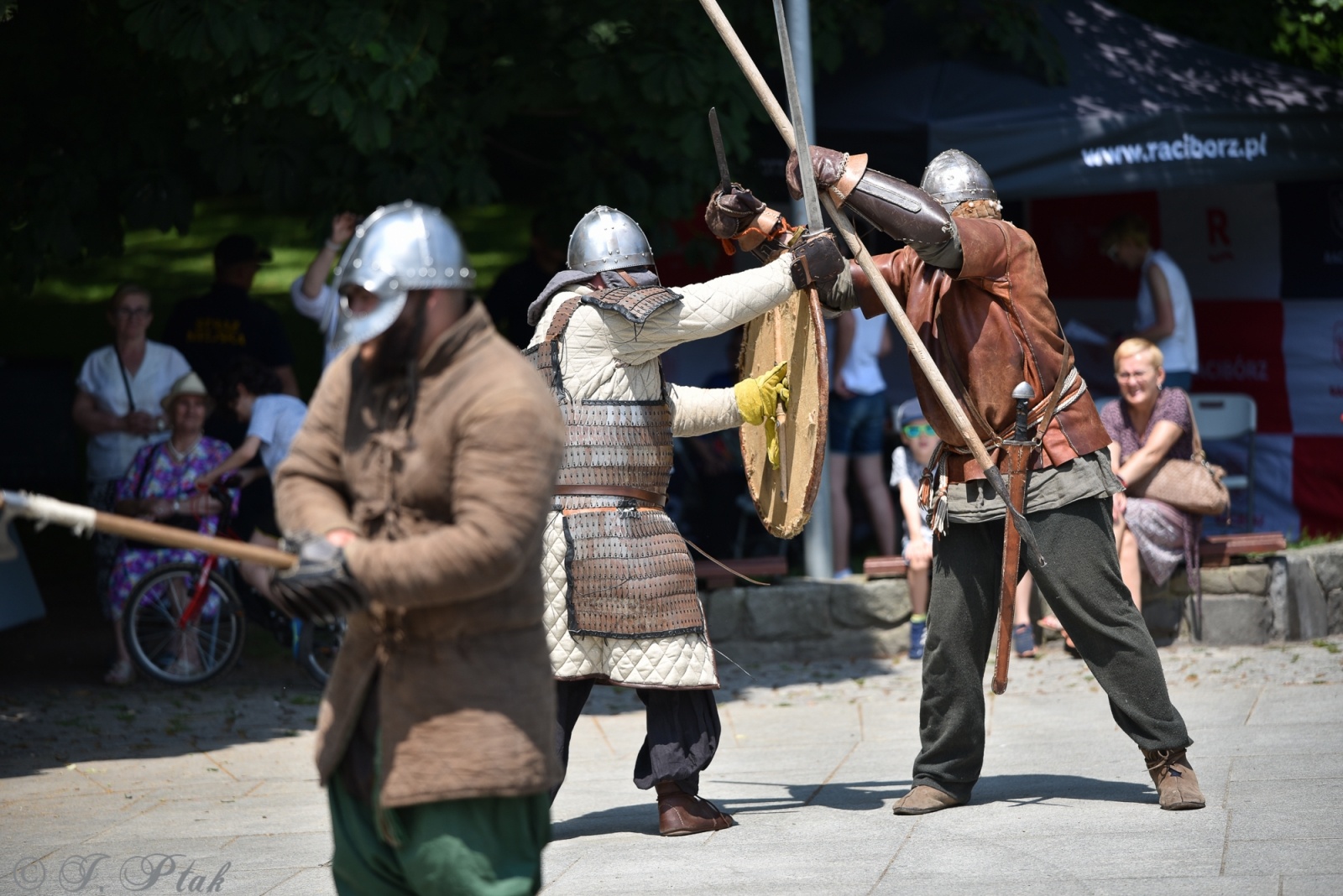 Zdjęcie w galerii na portalu naszraciborz.pl: Festiwal Górnej Odry przeniósł się do parku m. Roth wiadomości z regionu