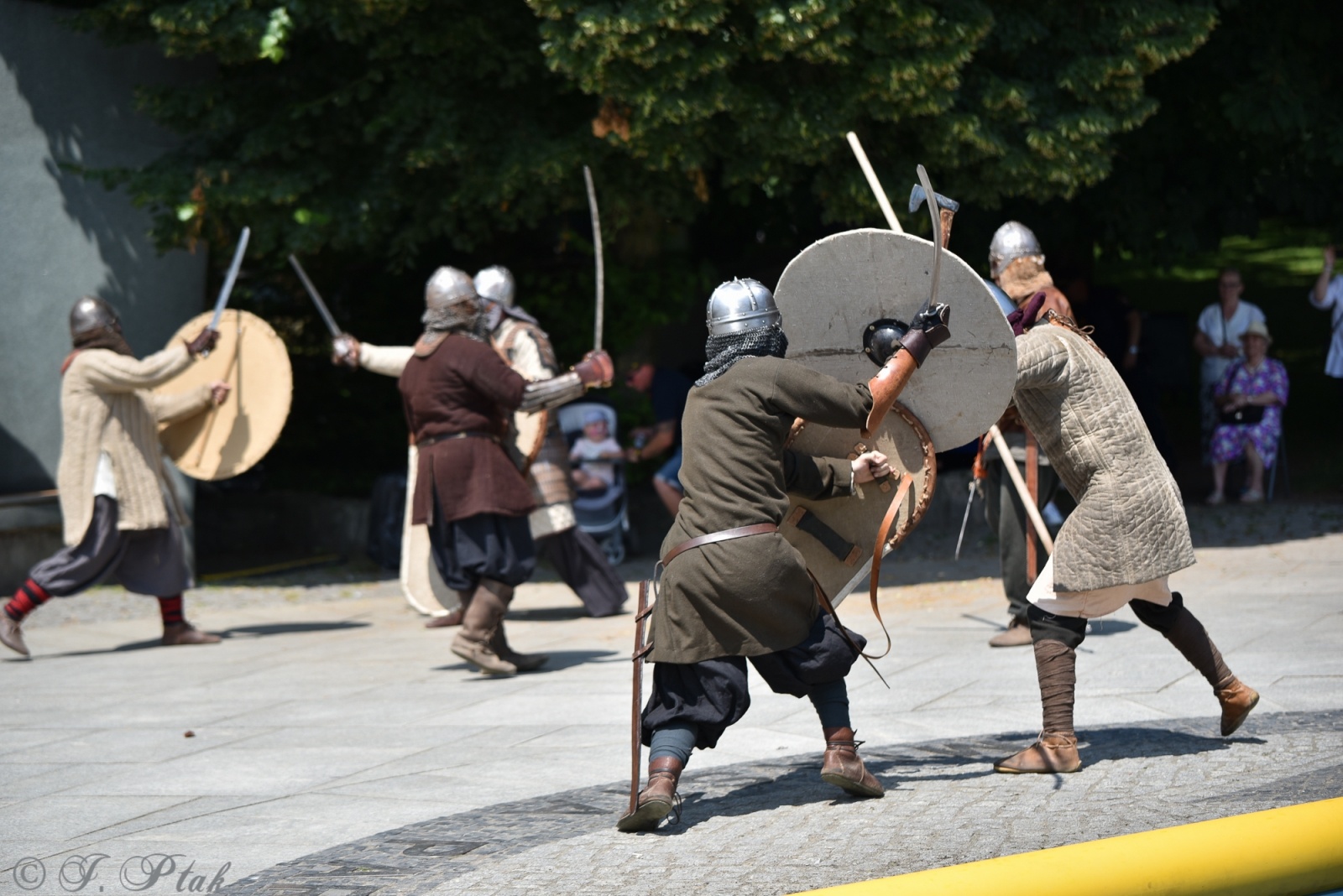 Zdjęcie w galerii na portalu naszraciborz.pl: Festiwal Górnej Odry przeniósł się do parku m. Roth wiadomości z regionu