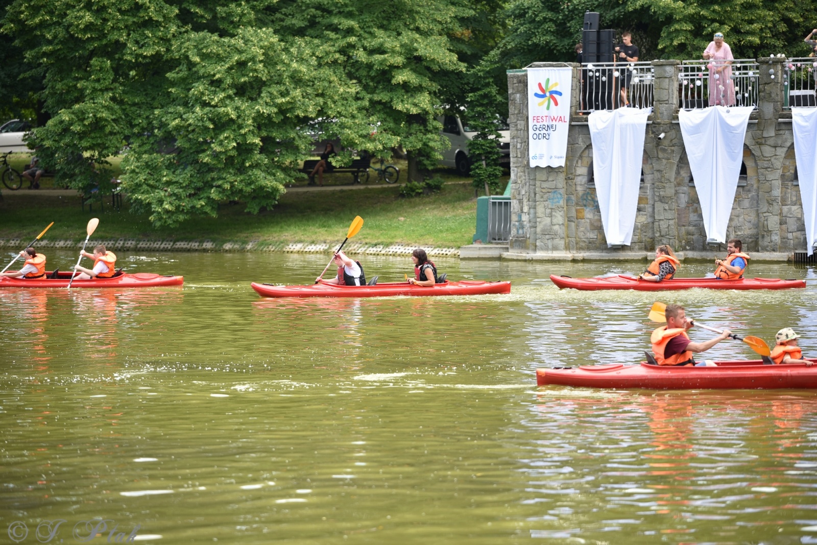 Zdjęcie w galerii na portalu naszraciborz.pl: Festiwal Górnej Odry przeniósł się do parku m. Roth wiadomości z regionu