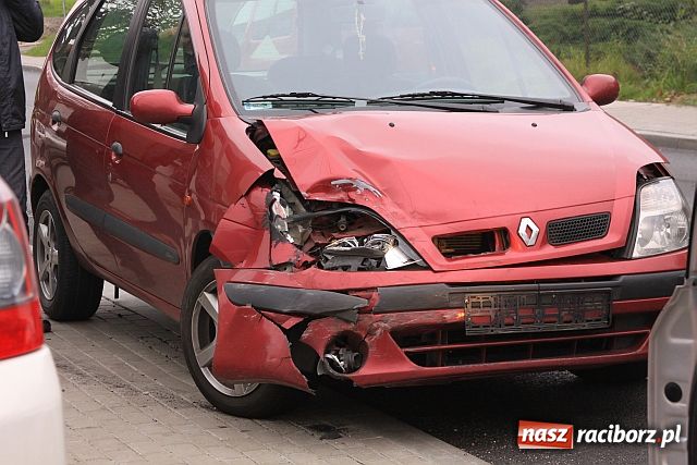 Zdjęcie w galerii na portalu naszraciborz.pl: Opel potrącił starszą panią  wiadomości z regionu