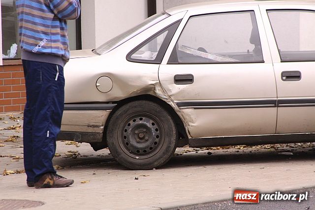 Zdjęcie w galerii na portalu naszraciborz.pl: Opel potrącił starszą panią  wiadomości z regionu