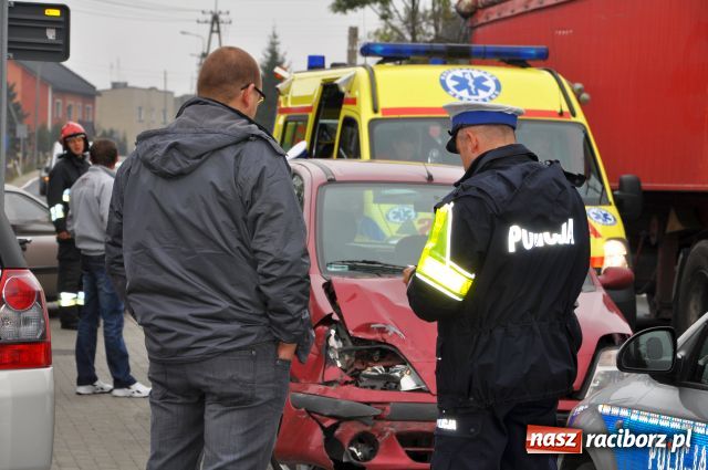 Zdjęcie w galerii na portalu naszraciborz.pl: Opel potrącił starszą panią  wiadomości z regionu