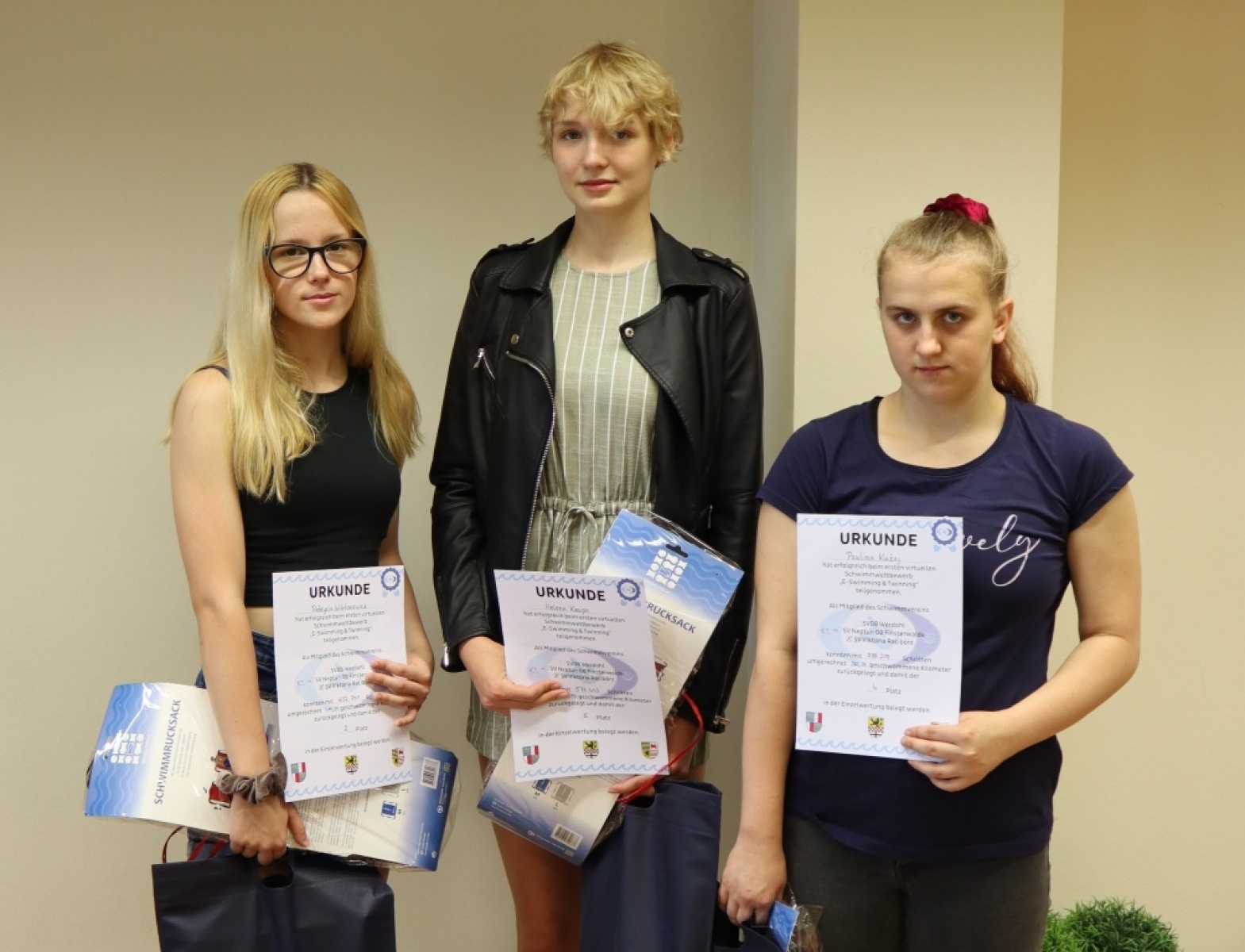 Zdjęcie w galerii na portalu naszraciborz.pl: Nagrody za wirtualne zawody pływackie rozdane wiadomości z regionu