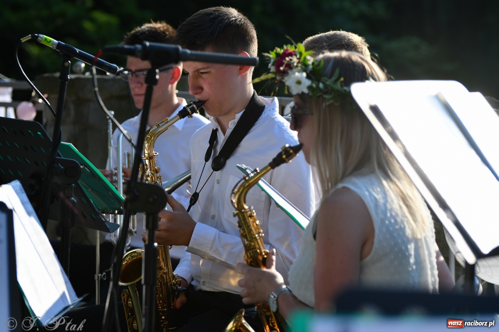 Zdjęcie w galerii na portalu naszraciborz.pl: Muzyczna niedziela nad stawem gondolowym wiadomości z regionu