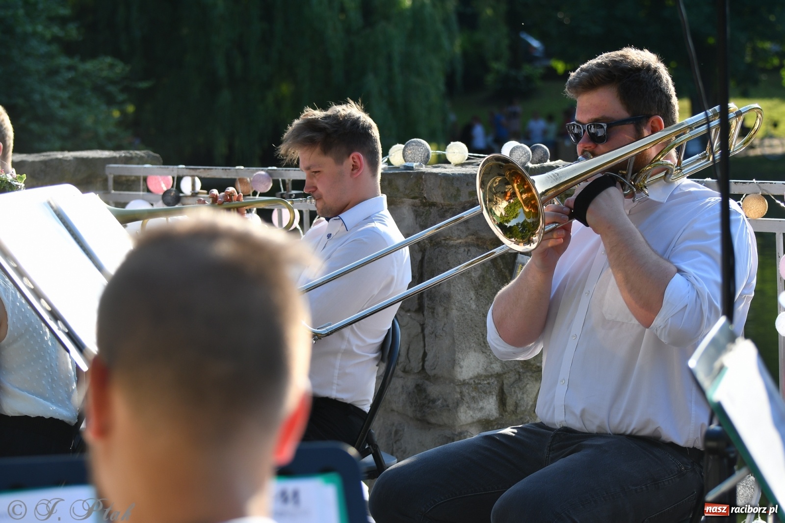 Zdjęcie w galerii na portalu naszraciborz.pl: Muzyczna niedziela nad stawem gondolowym wiadomości z regionu