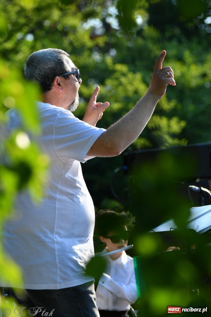 Zdjęcie w galerii na portalu naszraciborz.pl: Muzyczna niedziela nad stawem gondolowym wiadomości z regionu