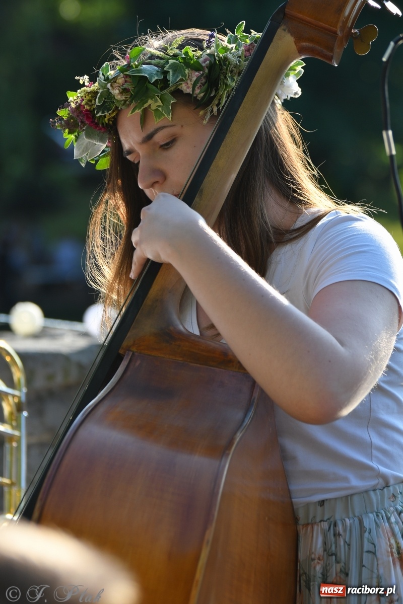 Zdjęcie w galerii na portalu naszraciborz.pl: Muzyczna niedziela nad stawem gondolowym wiadomości z regionu