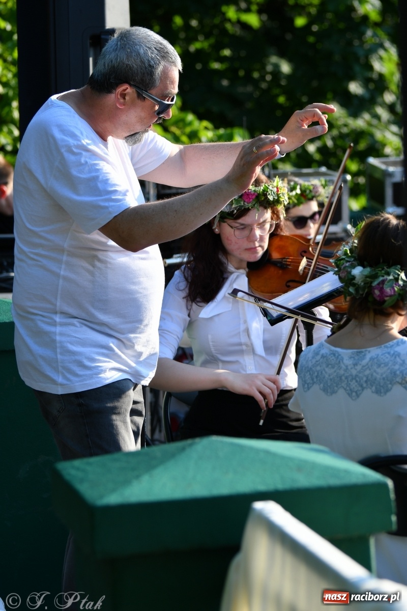 Zdjęcie w galerii na portalu naszraciborz.pl: Muzyczna niedziela nad stawem gondolowym wiadomości z regionu