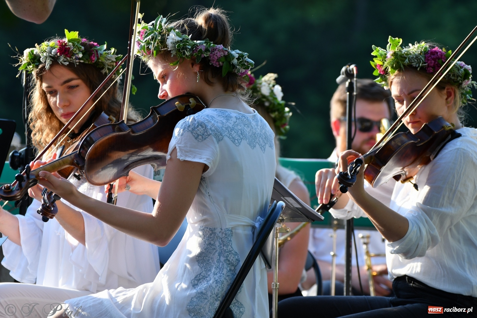 Zdjęcie w galerii na portalu naszraciborz.pl: Muzyczna niedziela nad stawem gondolowym wiadomości z regionu
