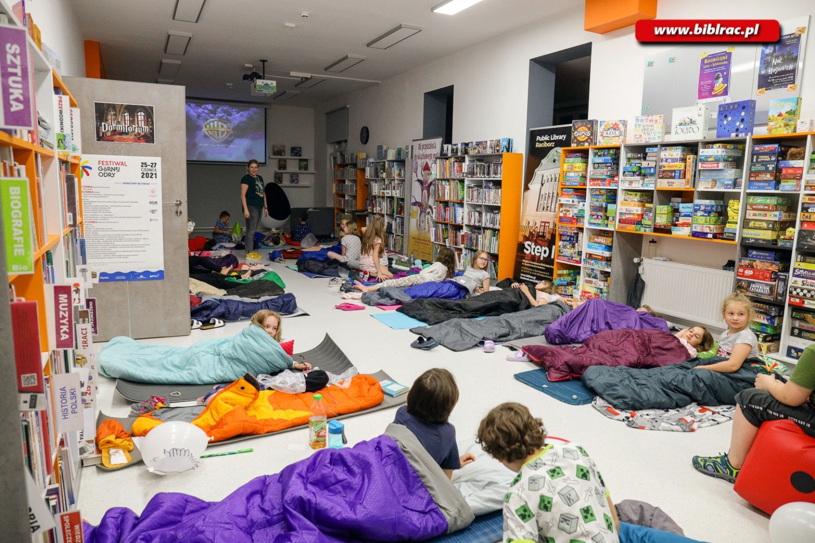Zdjęcie w galerii na portalu naszraciborz.pl: Magiczna noc w raciborskiej bibliotece [FOTO] wiadomości z regionu