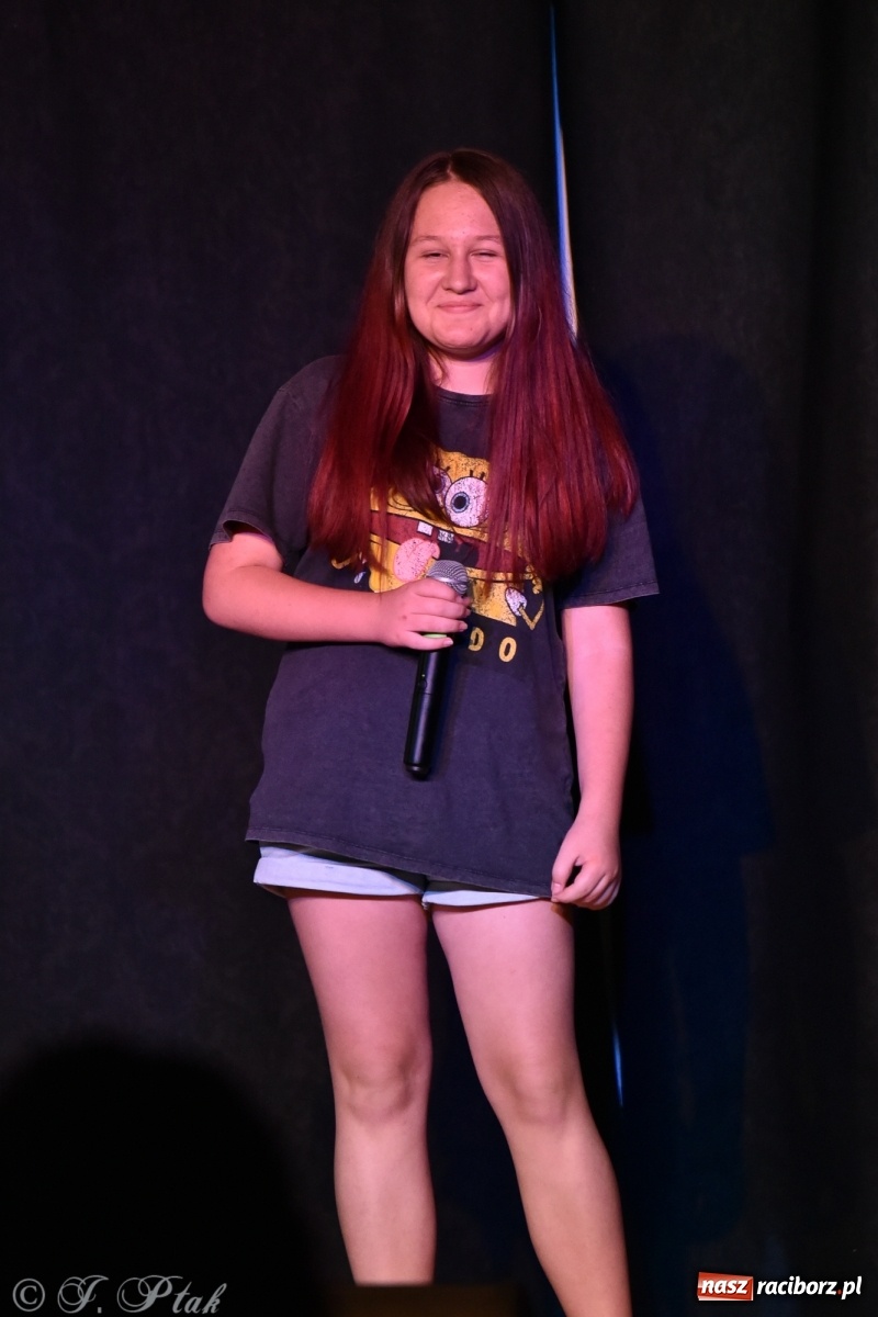 Zdjęcie w galerii na portalu naszraciborz.pl: Soliści kół wokalnych z MDK zaśpiewali na zamku [FOTO] wiadomości z regionu