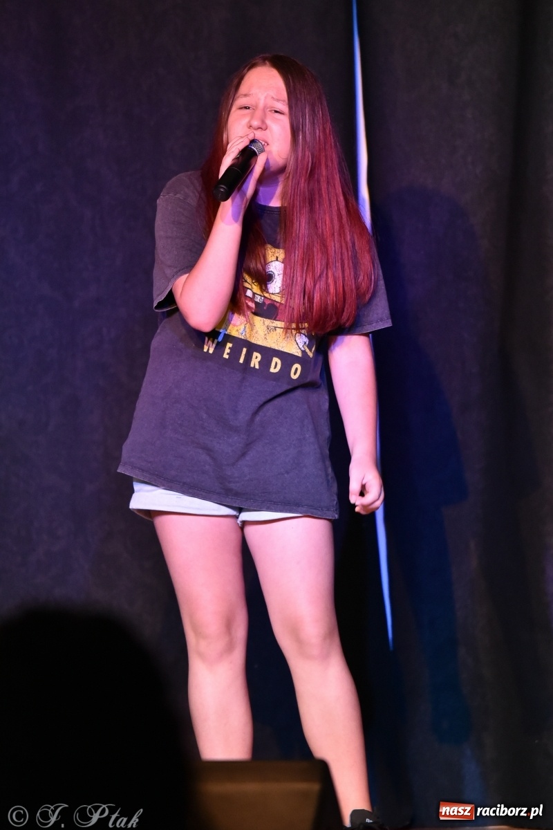 Zdjęcie w galerii na portalu naszraciborz.pl: Soliści kół wokalnych z MDK zaśpiewali na zamku [FOTO] wiadomości z regionu