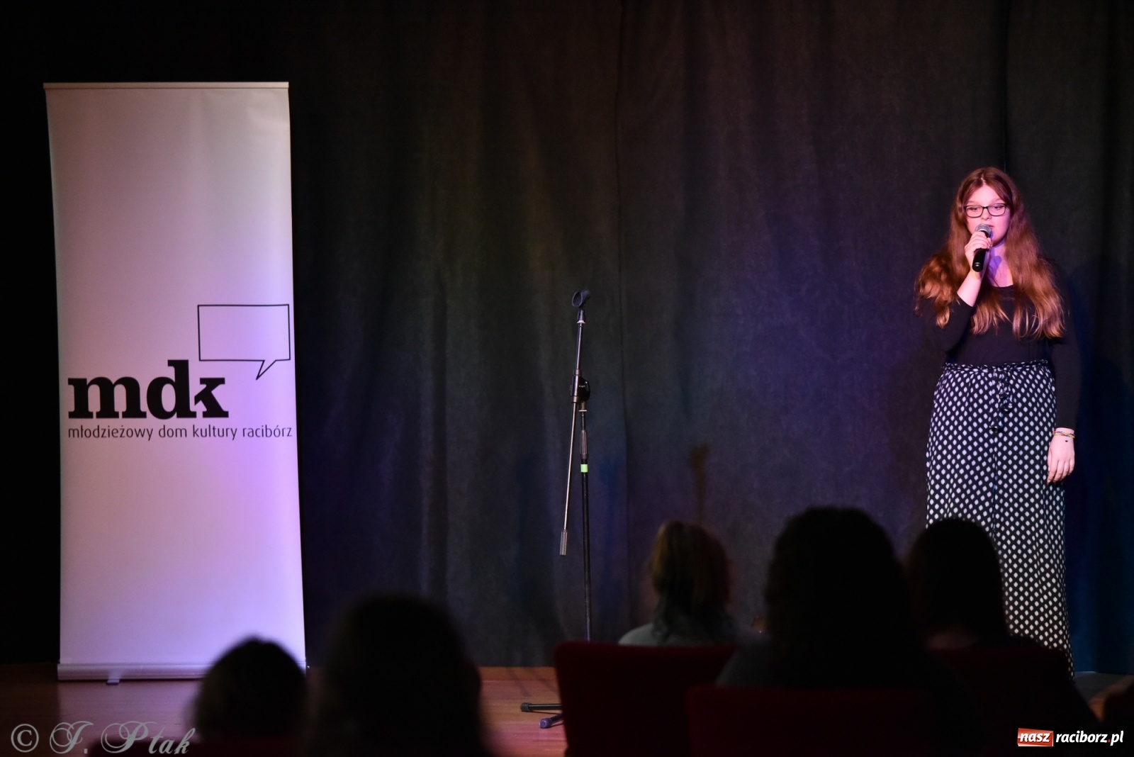 Zdjęcie w galerii na portalu naszraciborz.pl: Soliści kół wokalnych z MDK zaśpiewali na zamku [FOTO] wiadomości z regionu