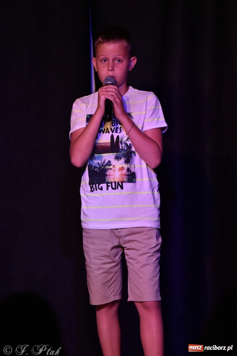 Zdjęcie w galerii na portalu naszraciborz.pl: Soliści kół wokalnych z MDK zaśpiewali na zamku [FOTO] wiadomości z regionu