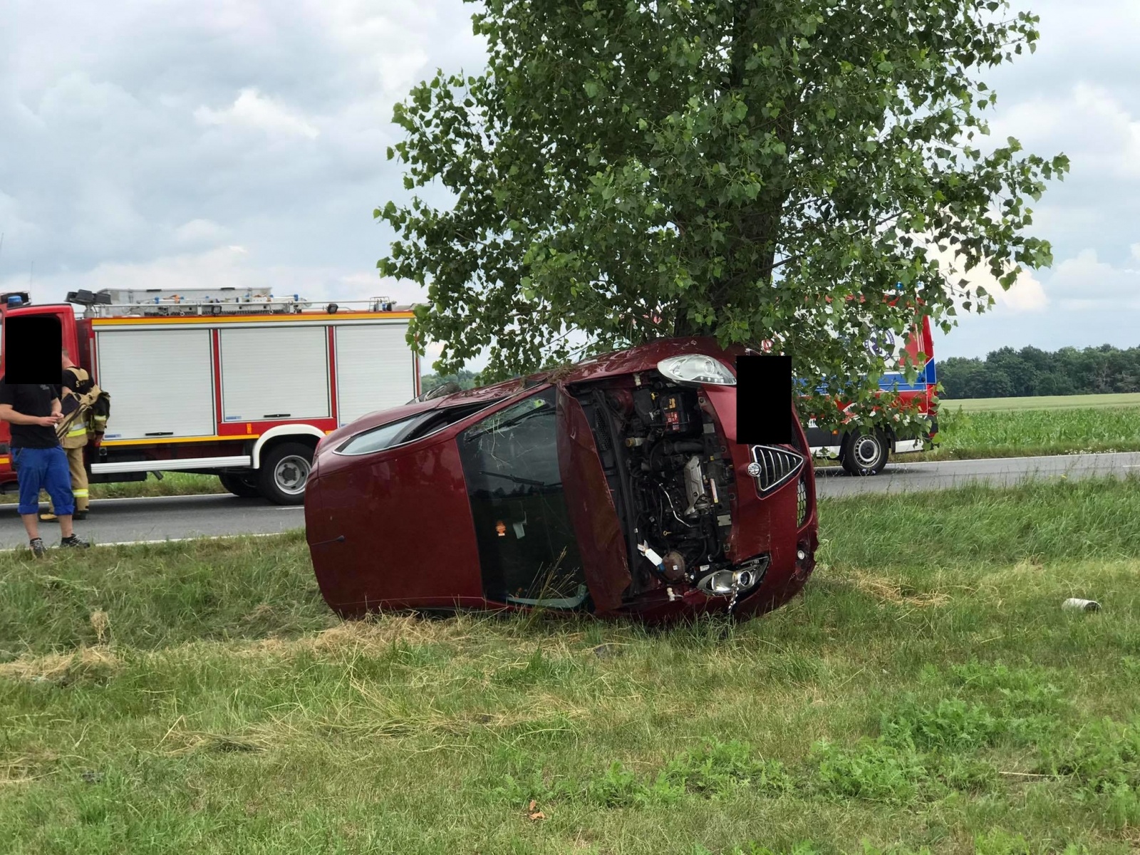 Zdjęcie w galerii na portalu naszraciborz.pl: Zderzenie alfy romeo i golfa na DW 416 [FOTO] wiadomości z regionu