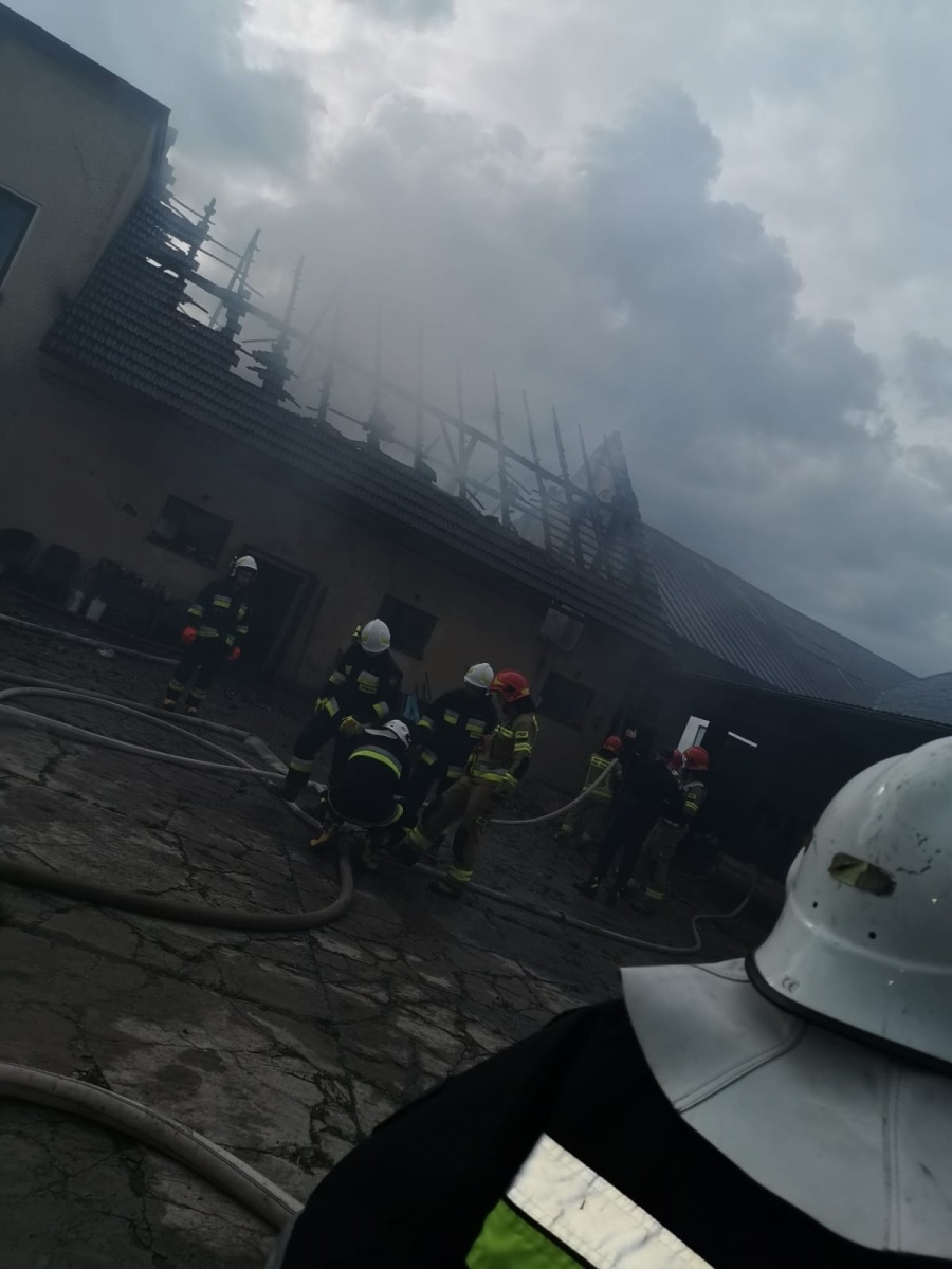 Zdjęcie w galerii na portalu naszraciborz.pl: Pożar w gospodarstwie w Lasakach koło Sławikowa [FOTO] wiadomości z regionu