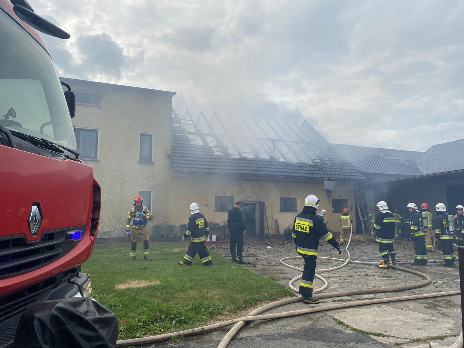 Zdjęcie w galerii na portalu naszraciborz.pl: Pożar w gospodarstwie w Lasakach koło Sławikowa [FOTO] wiadomości z regionu