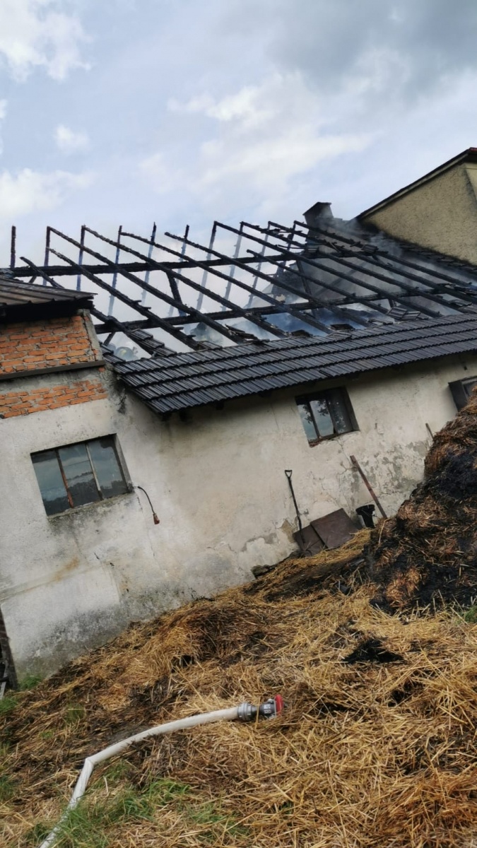 Zdjęcie w galerii na portalu naszraciborz.pl: Pożar w gospodarstwie w Lasakach koło Sławikowa [FOTO] wiadomości z regionu