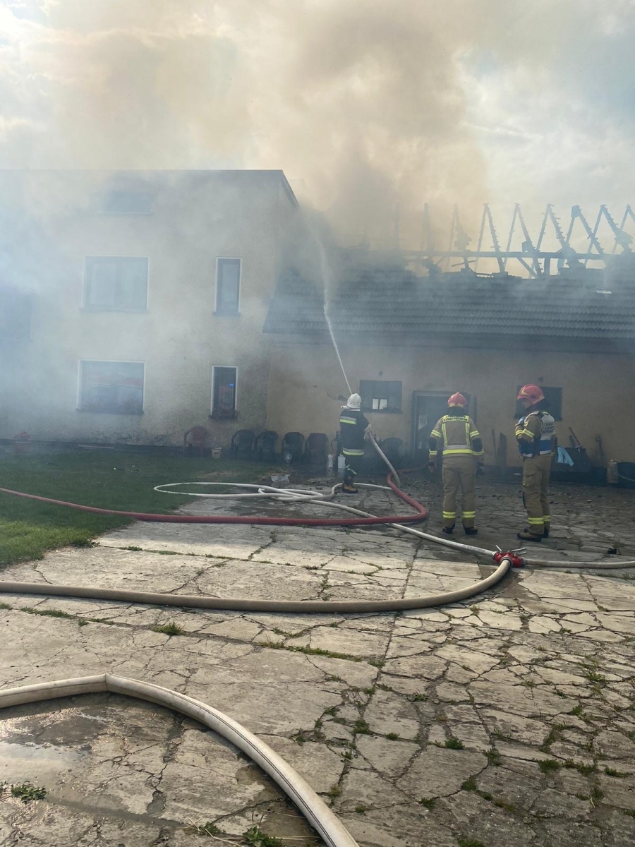 Zdjęcie w galerii na portalu naszraciborz.pl: Pożar w gospodarstwie w Lasakach koło Sławikowa [FOTO] wiadomości z regionu