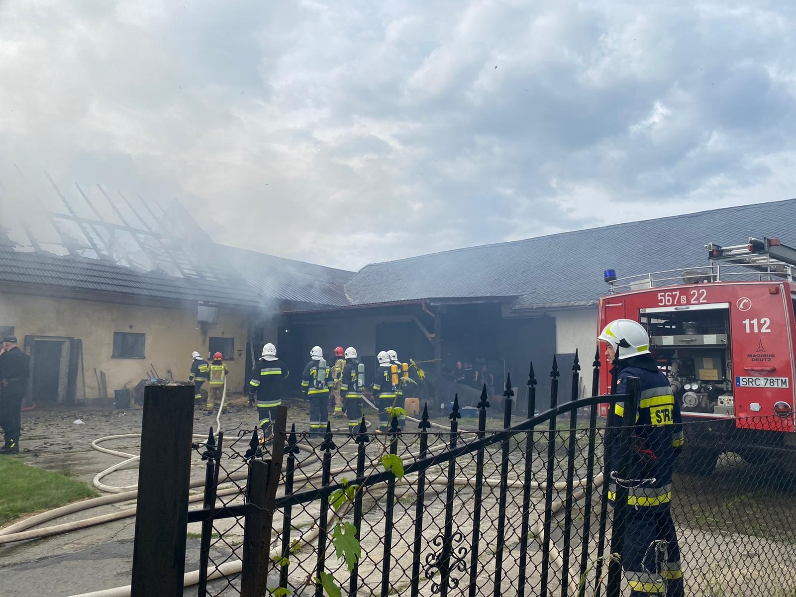 Zdjęcie w galerii na portalu naszraciborz.pl: Pożar w gospodarstwie w Lasakach koło Sławikowa [FOTO] wiadomości z regionu